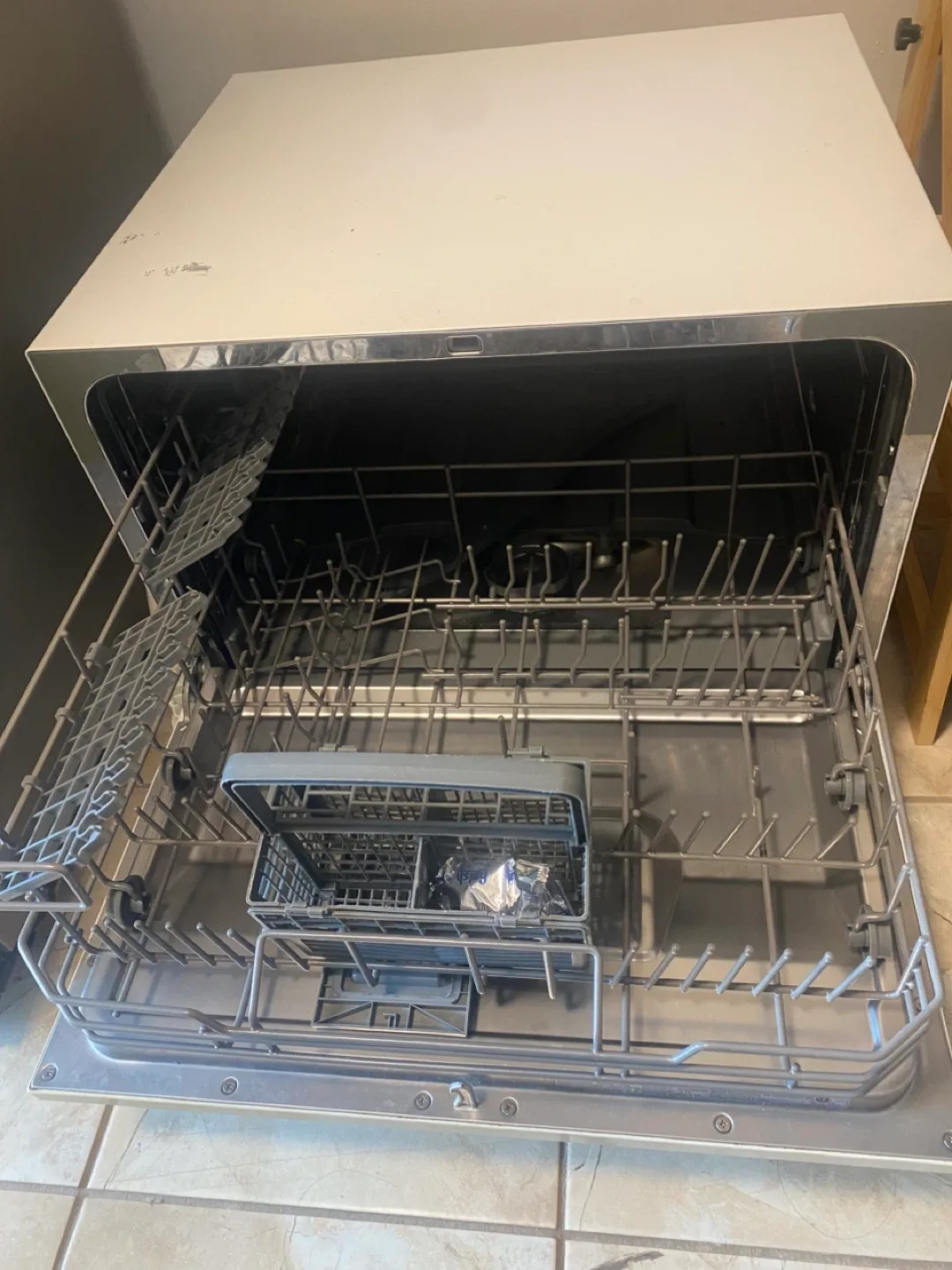Danby  Dishwasher unit size image indicator(2)