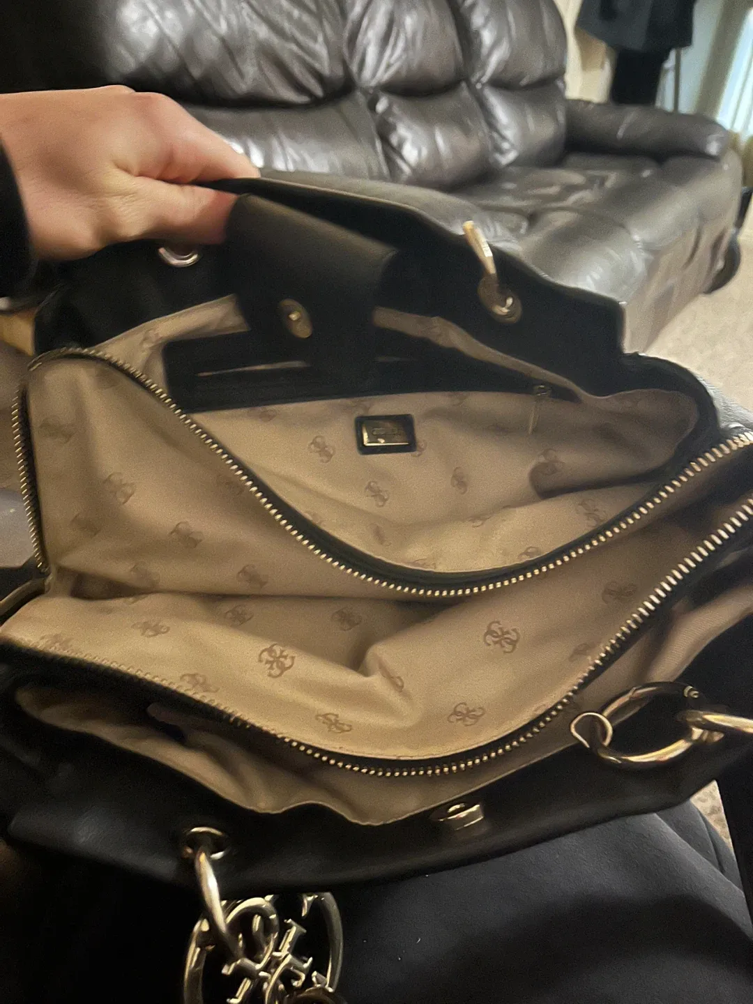 Guess Black Tote Bag image indicator(5)