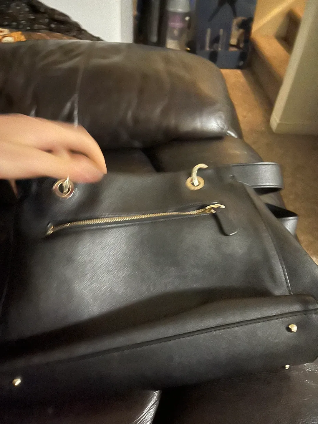 Guess Black Tote Bag image indicator(2)