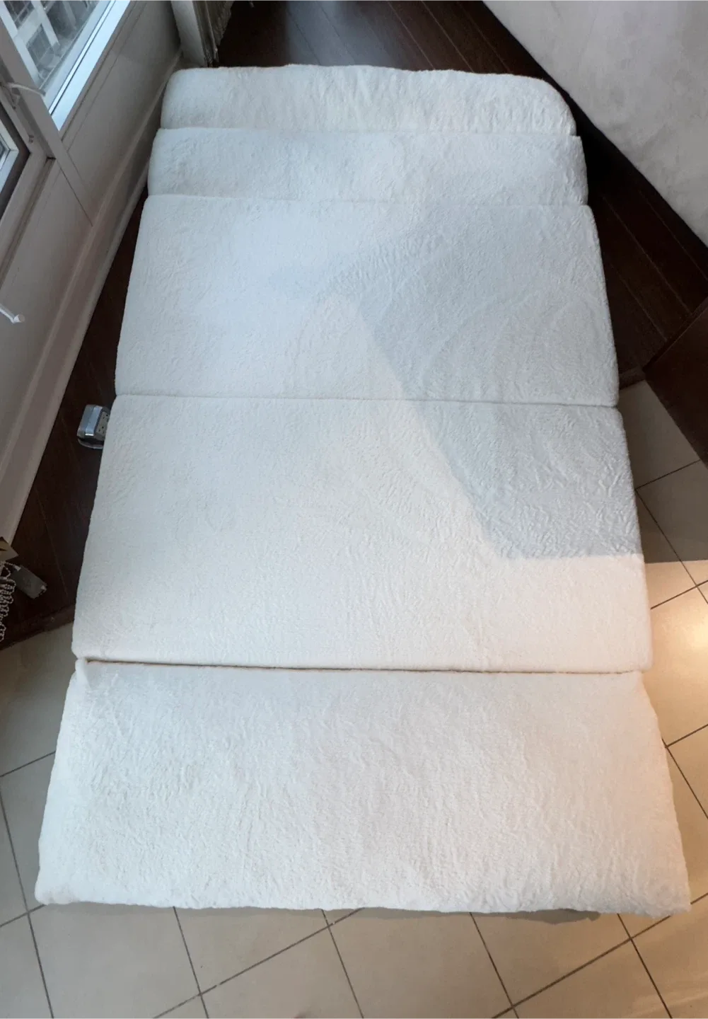 Foldable bed / couch image indicator(2)