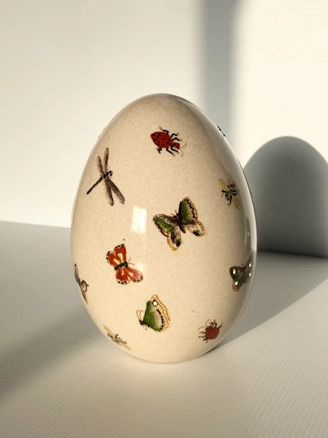 Ceramic insect decorative egg