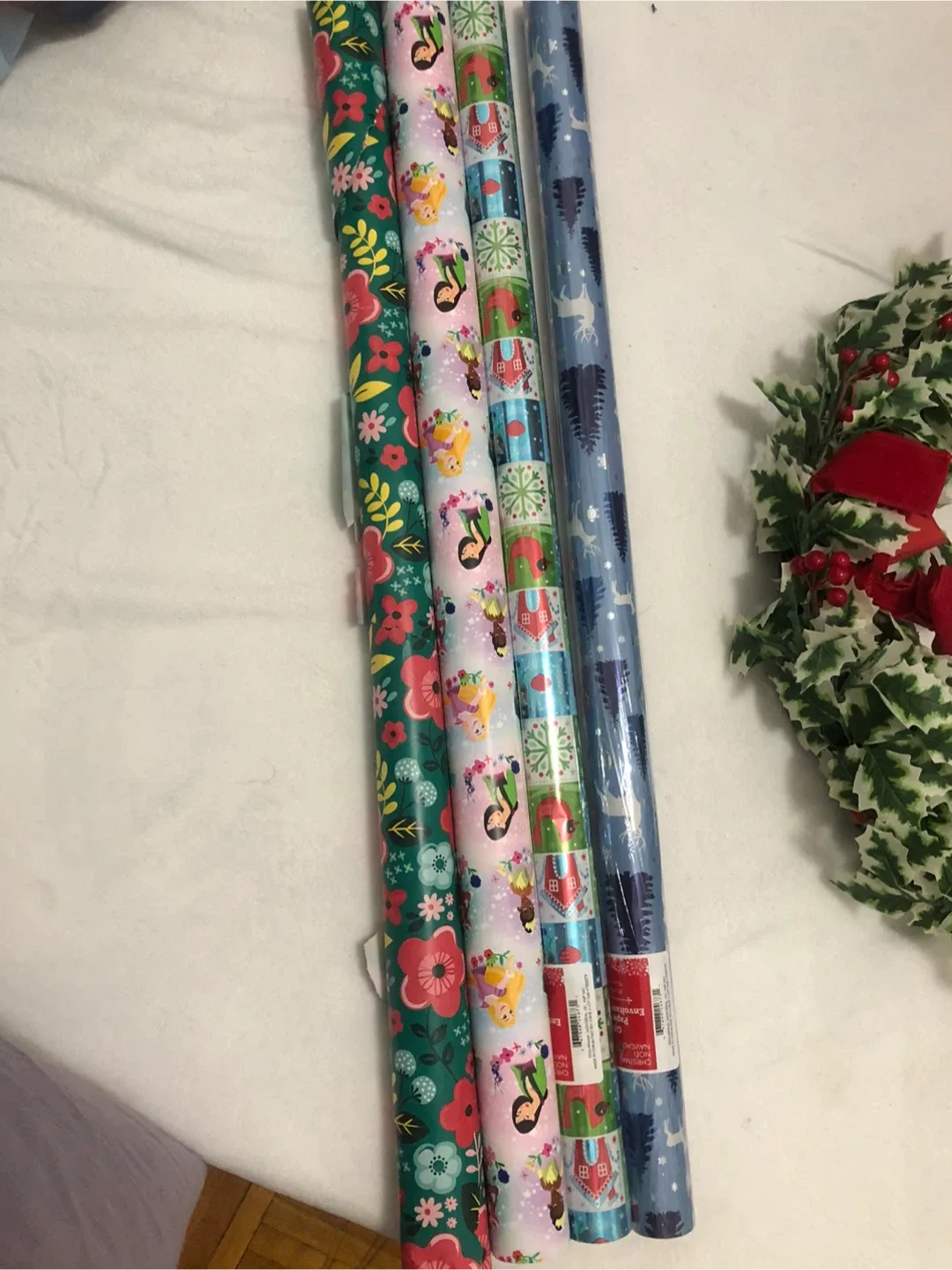 Christmas Lights, Wrapping Paper, Wreath image indicator(5)