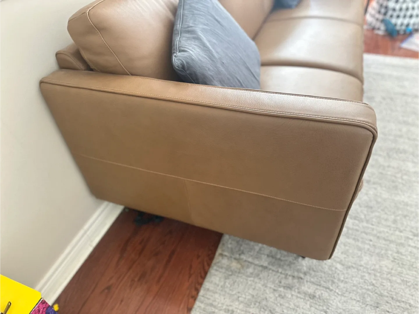 NATUZZI DESTREZZA ALL LEATHER SOFA $6500 image indicator(6)