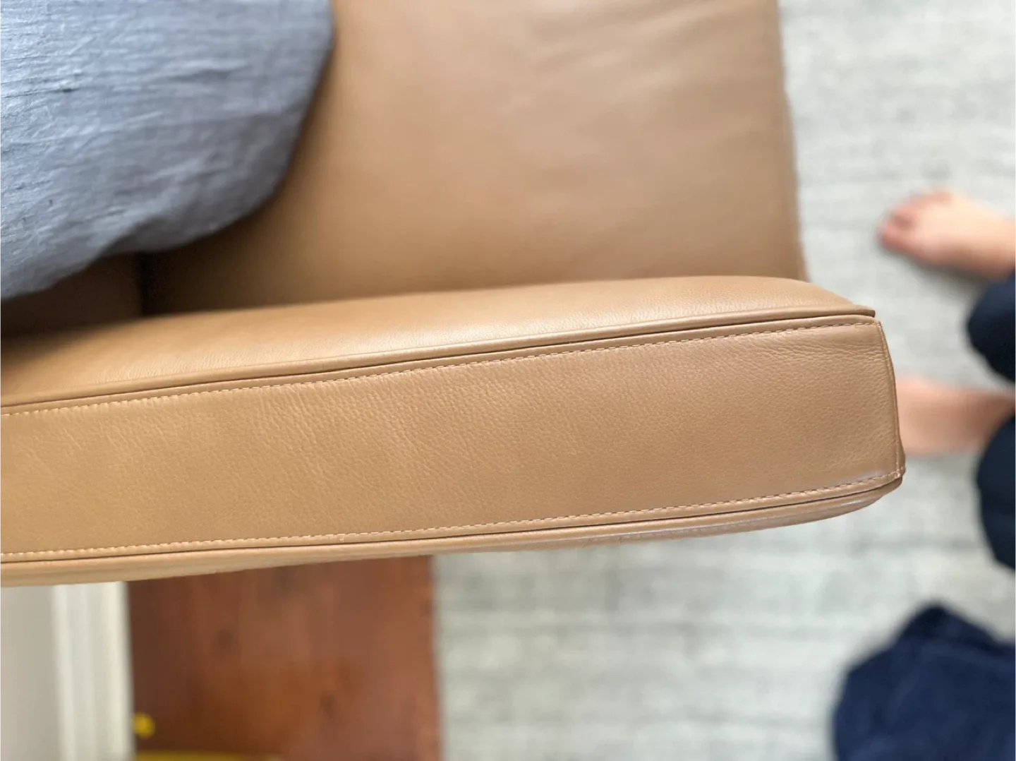 NATUZZI DESTREZZA ALL LEATHER SOFA $6500 image indicator(7)