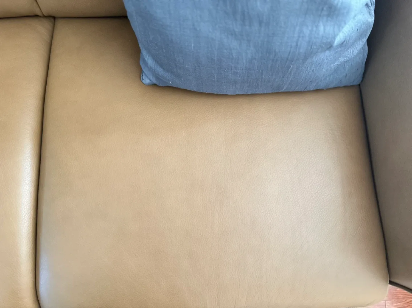 NATUZZI DESTREZZA ALL LEATHER SOFA $6500 image indicator(8)