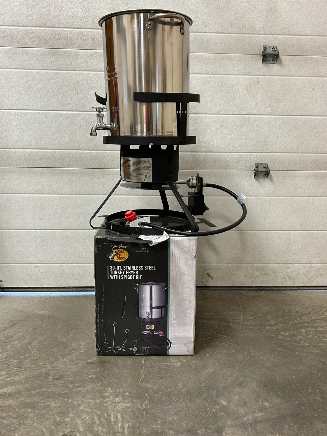 Bass Pro Shops 30-QT Stainless Steel Turkey Fryer Kit image indicator(3)