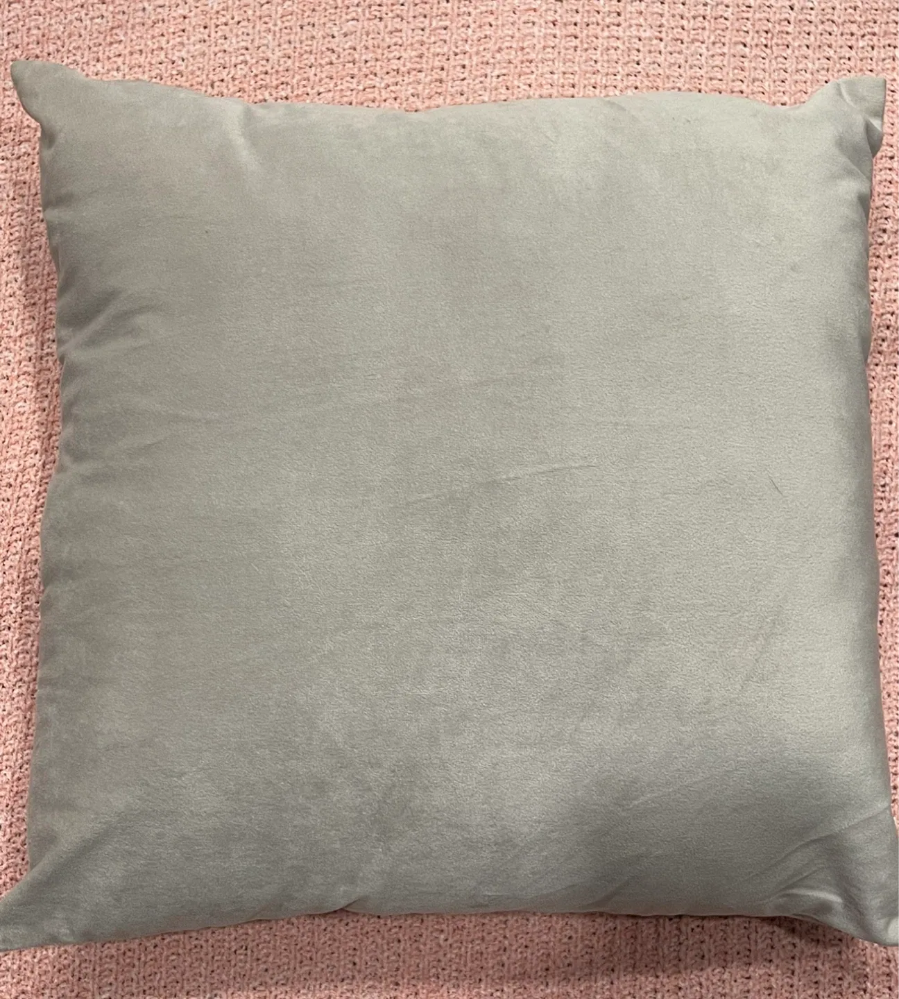 Assorted Pillows image indicator(2)