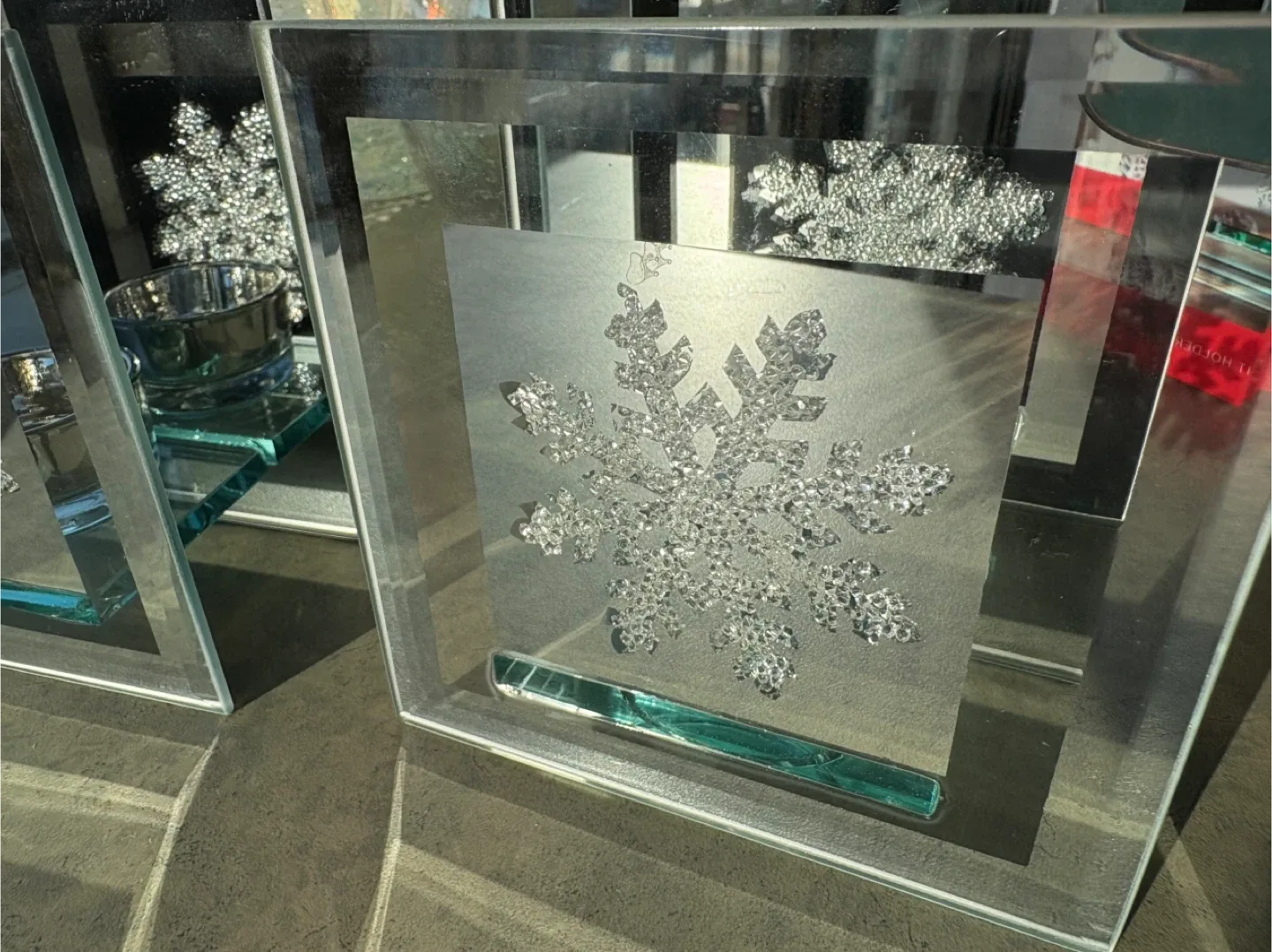 Set of 3 Snowflake Mirror Tealight Holder image indicator(3)