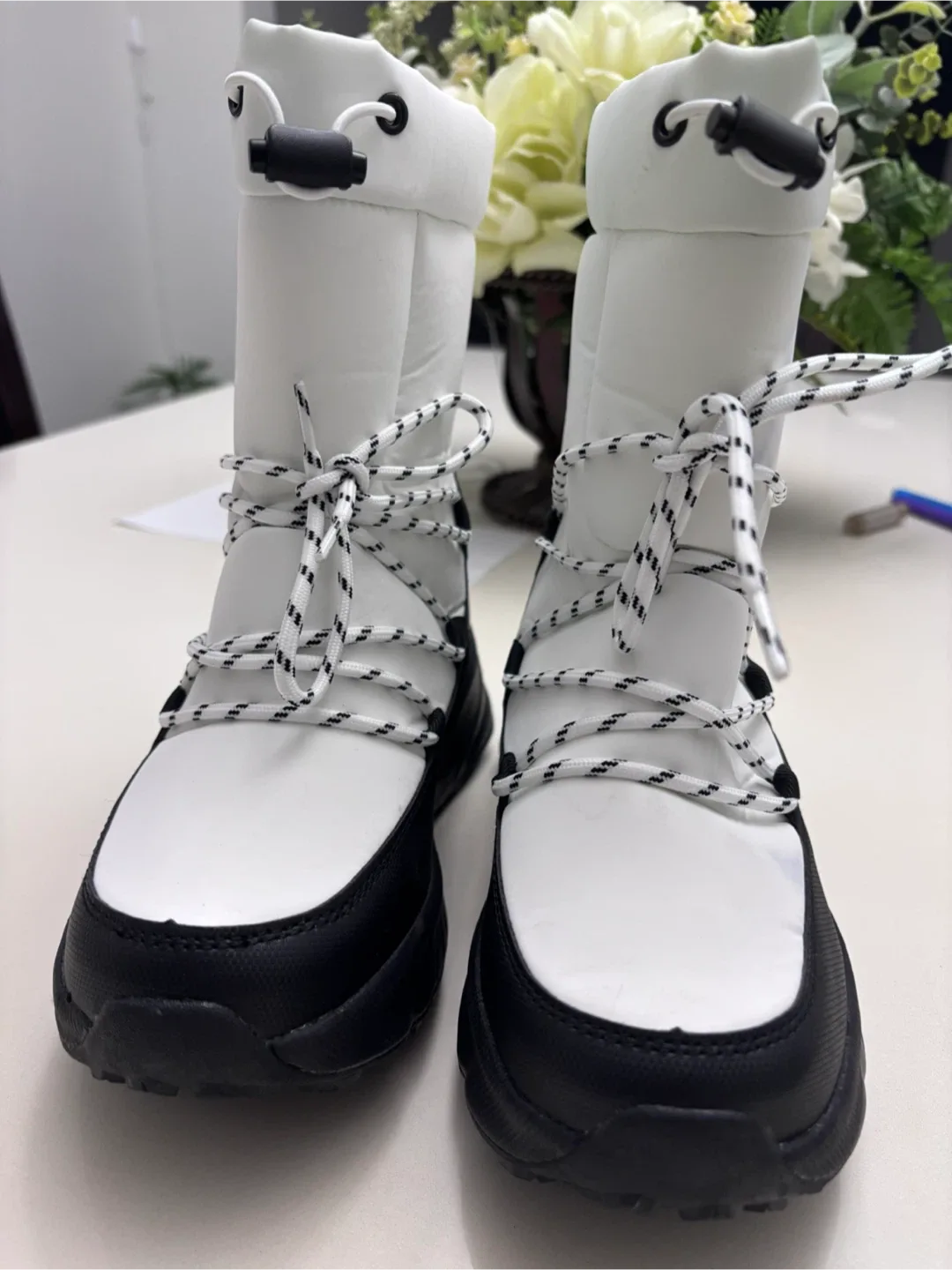 EARLDE White & Black Winter Boots