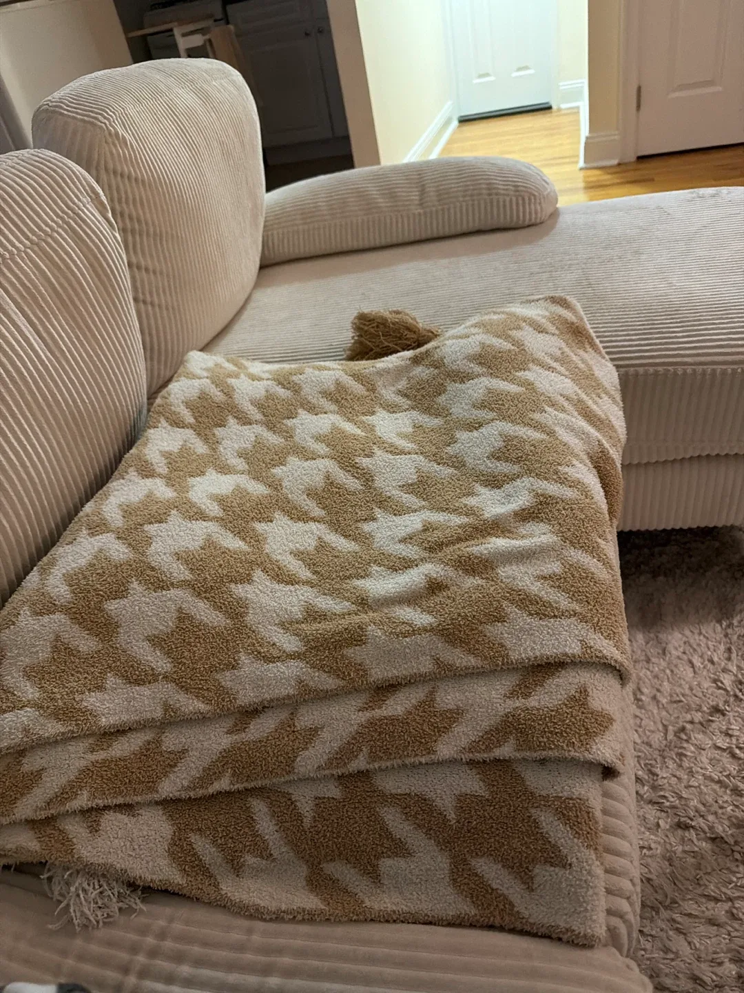 Houndstooth Throw Blanket - Beige & White