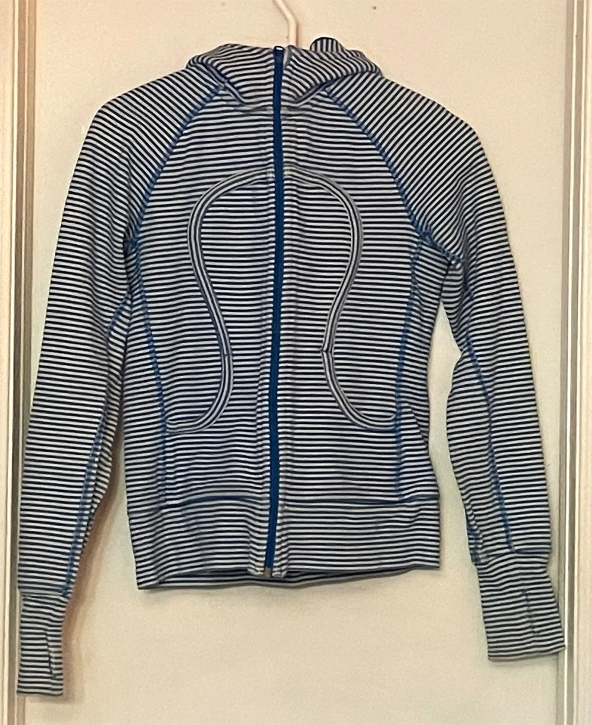 Lululemon Size 6 Blue and White Womens Zip Up Hoodie
