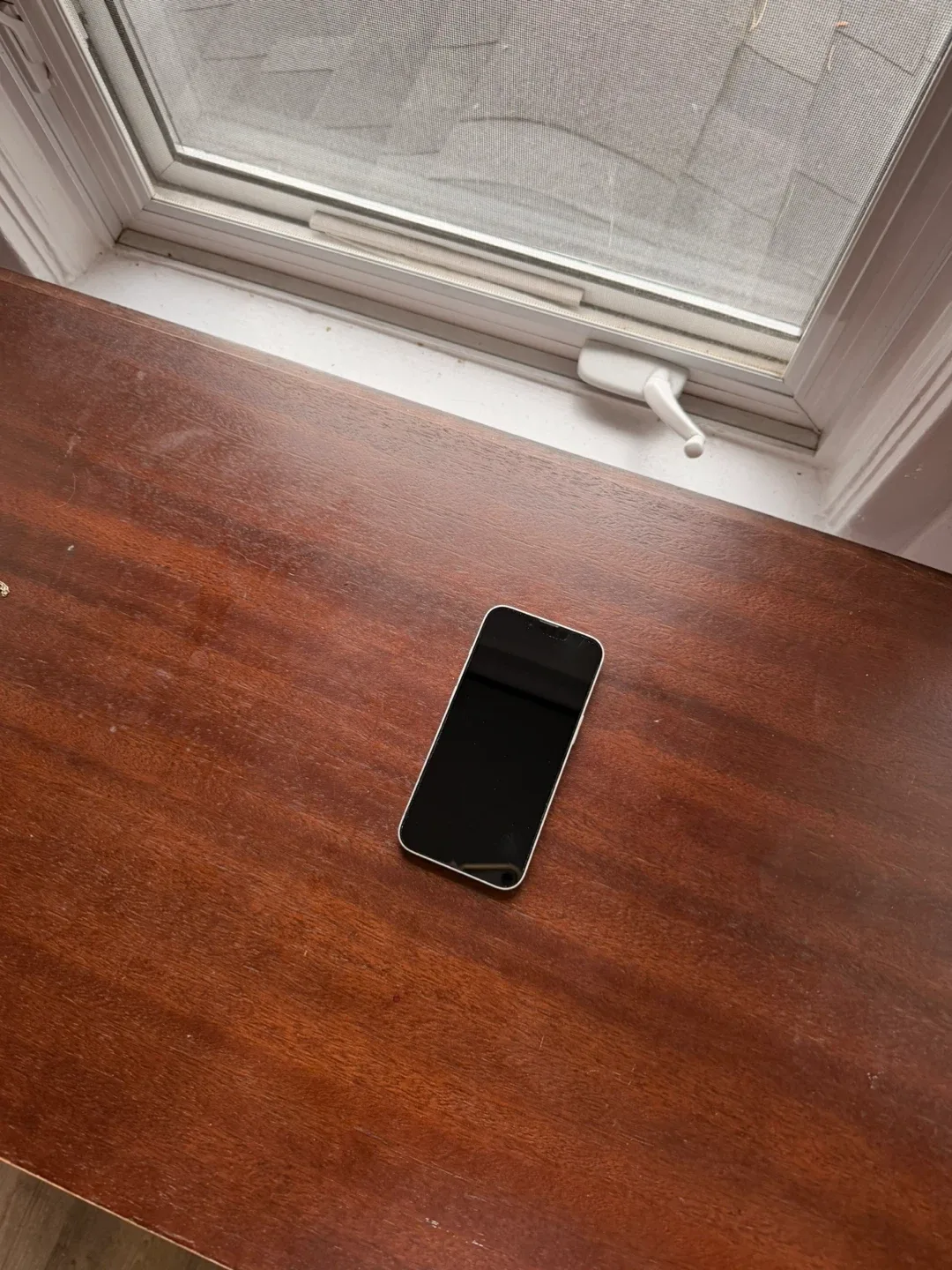 iPhone 14 - White image indicator(4)