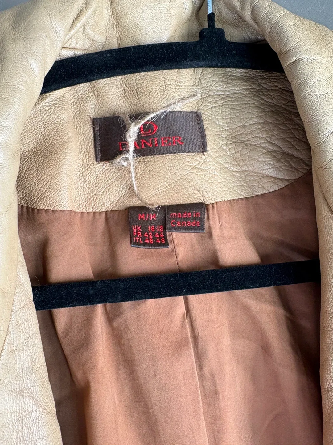 Danier Leather Jacket - Size M/W image indicator(2)