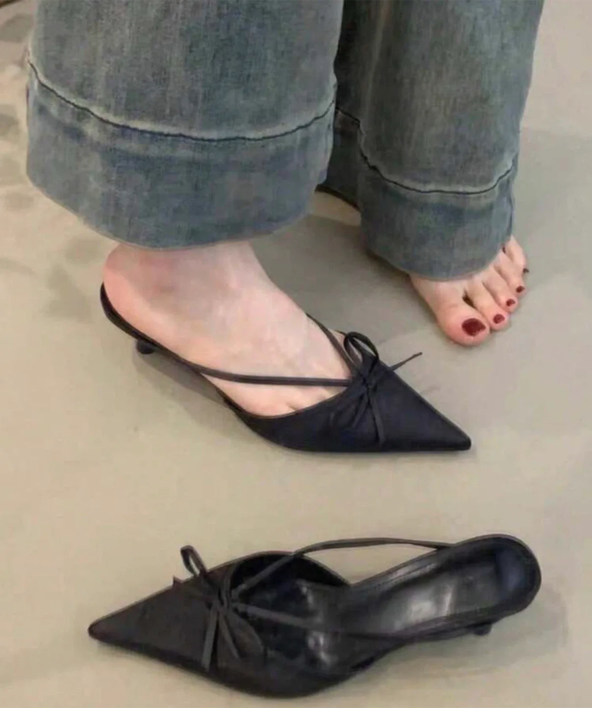 Black Pointed Toe Kitten Heels with Bow