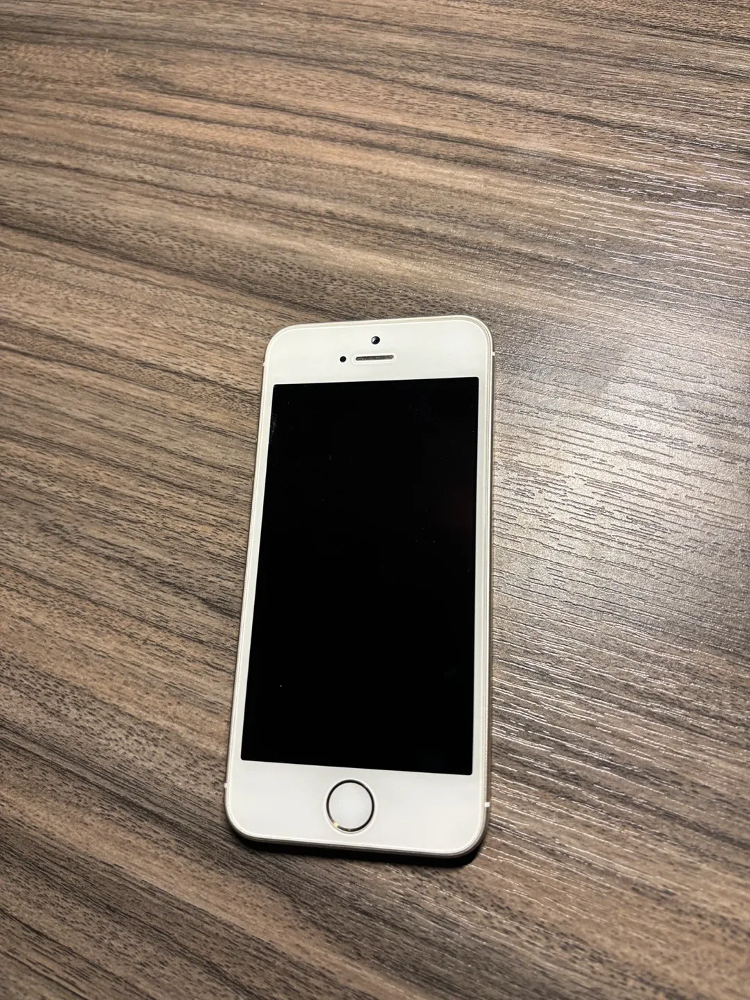 iPhone SE Gold