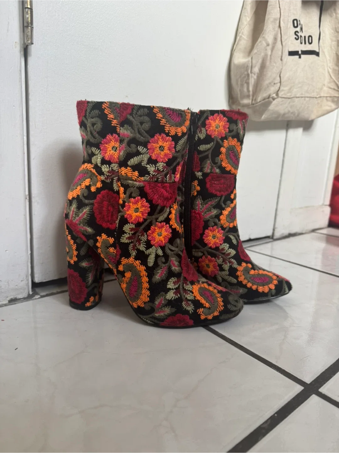Floral Embroidered Boots image indicator(2)