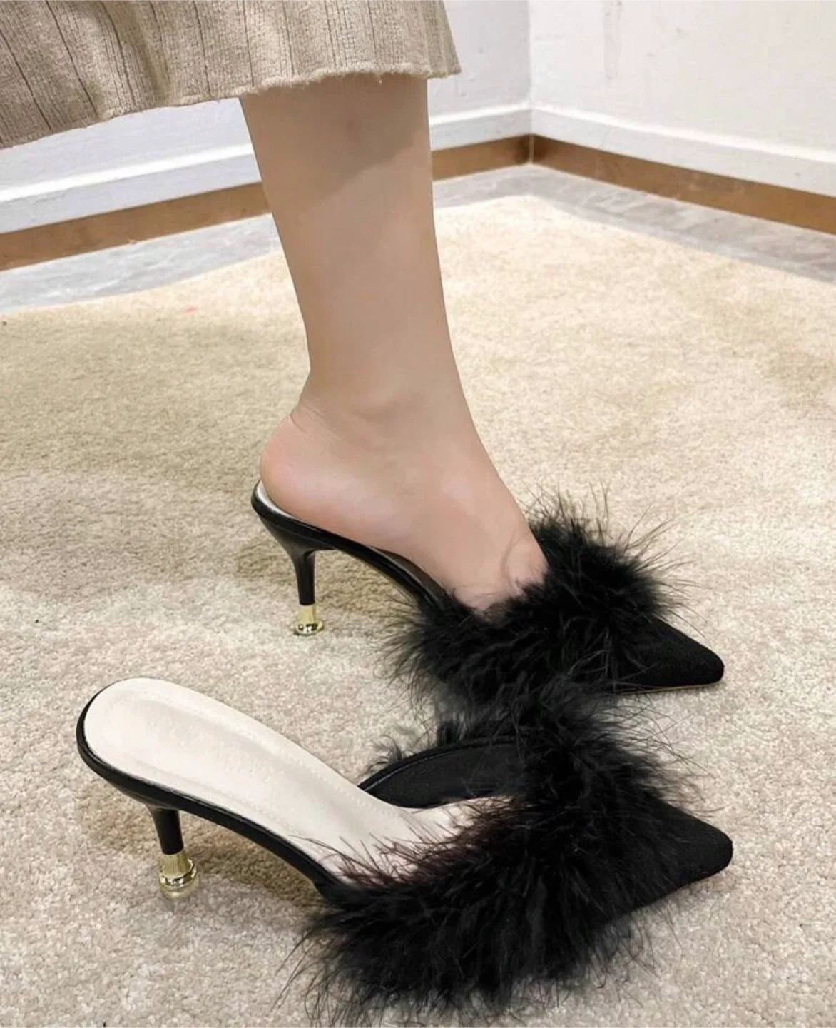 New Black Feathered Pointed Toe Mules