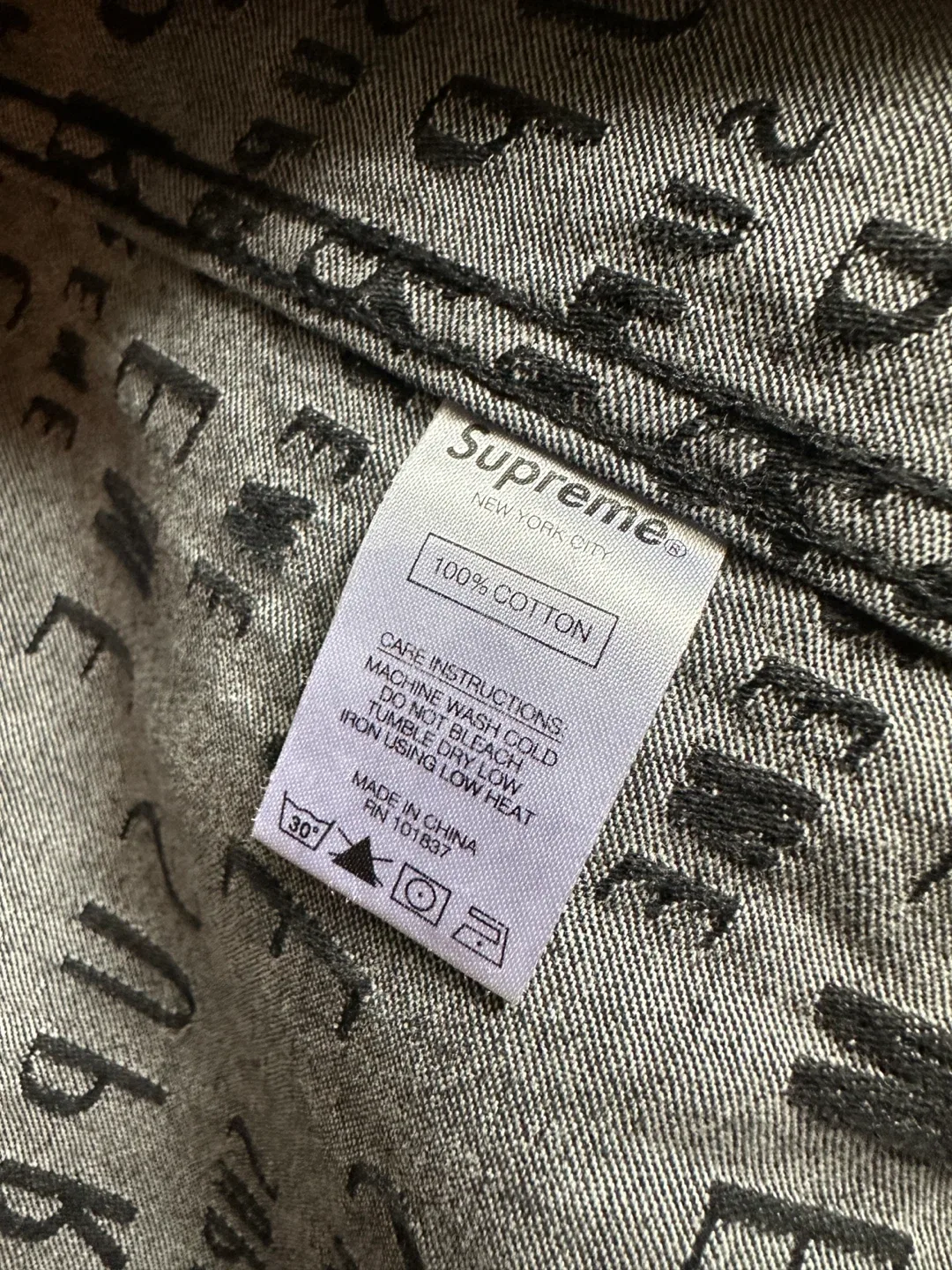 SS21 SUPREME WARP LOGO BUTTON DOWN DENIM SHIRT MEN MEDIUM image indicator(5)