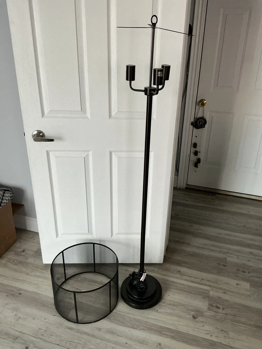 🖤 Modern Black Iron Floor Lamp – DIY Friendly!