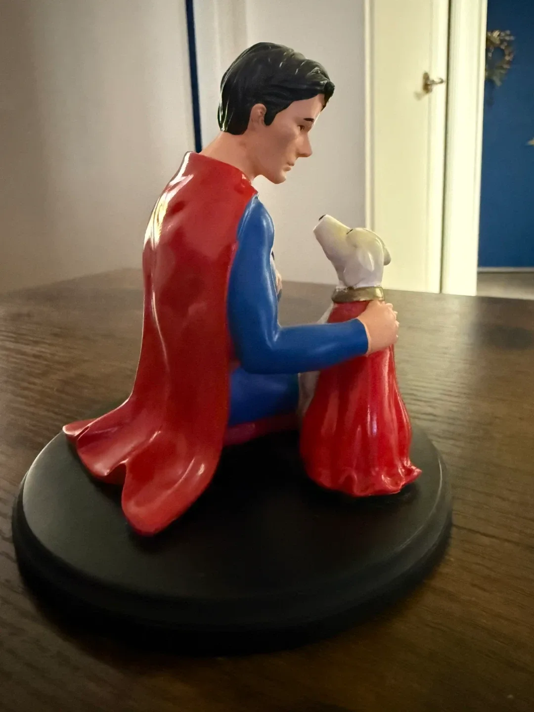 Superman & Krypto Figurine image indicator(3)