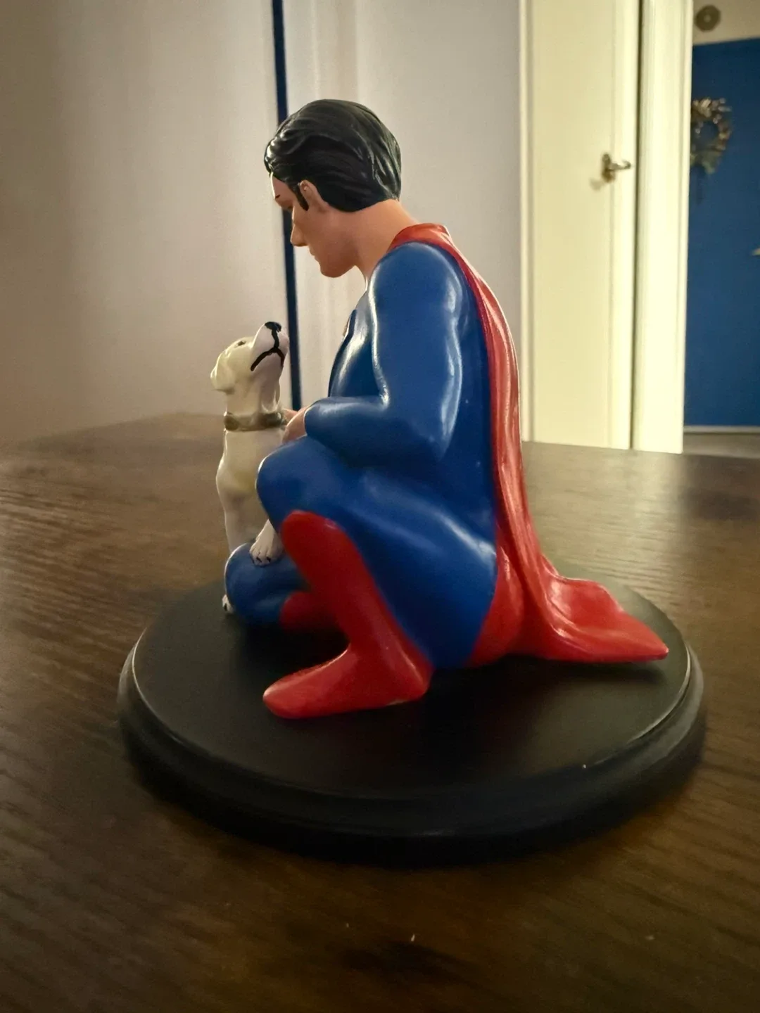 Superman & Krypto Figurine image indicator(5)
