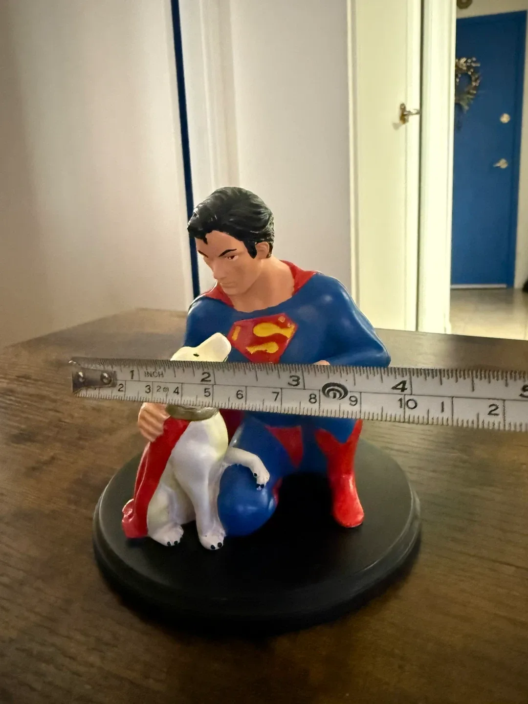 Superman & Krypto Figurine image indicator(10)
