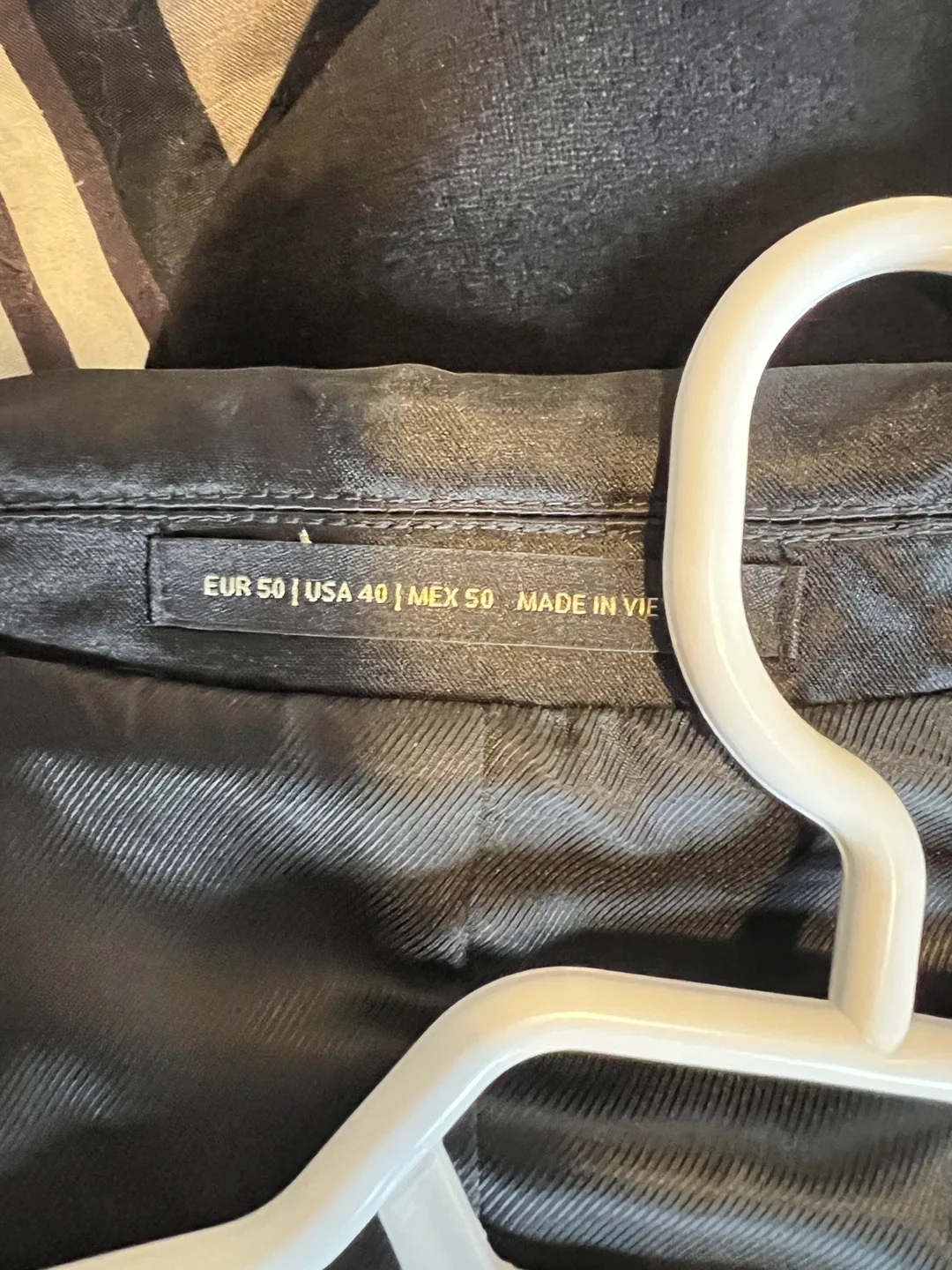 Zara Red Velvet Blazer - Size 40 image indicator(2)