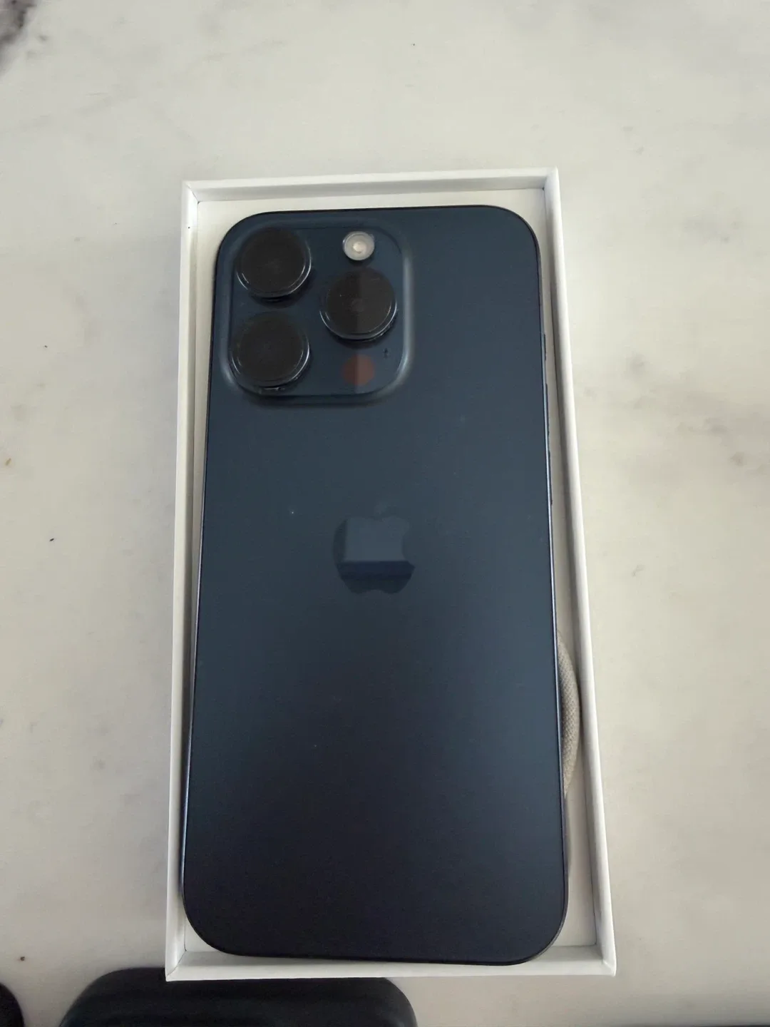 Iphone  15 pro - check the description image indicator(4)