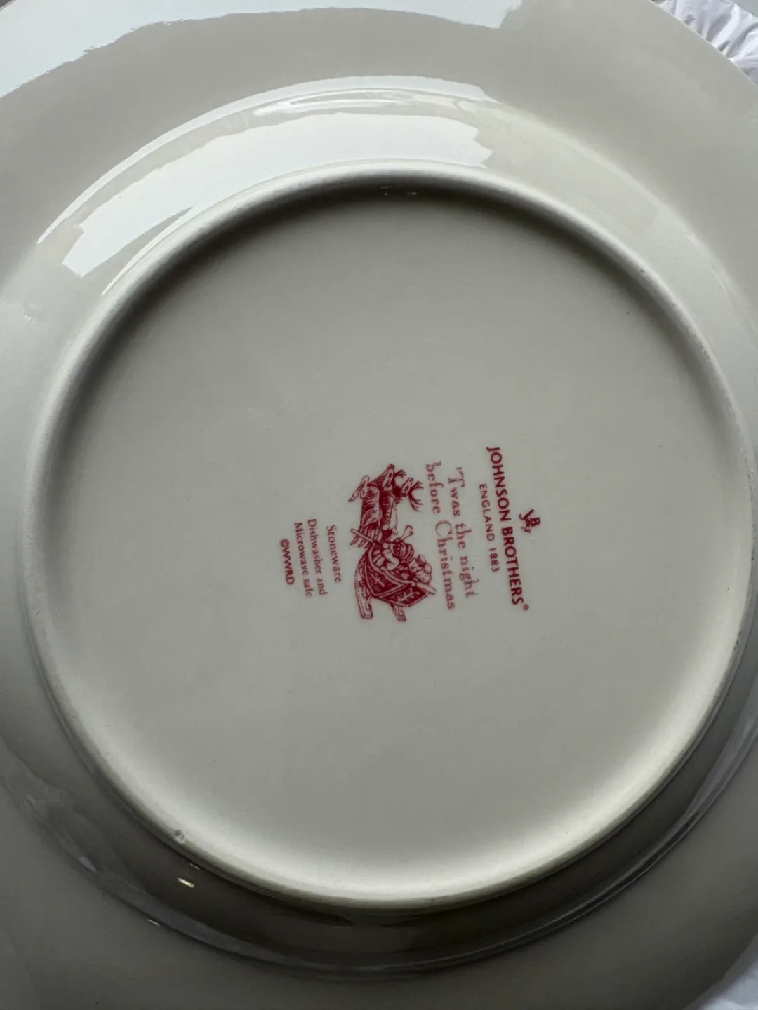 Johnson Brothers 'Twas the Night' Plate image indicator(2)