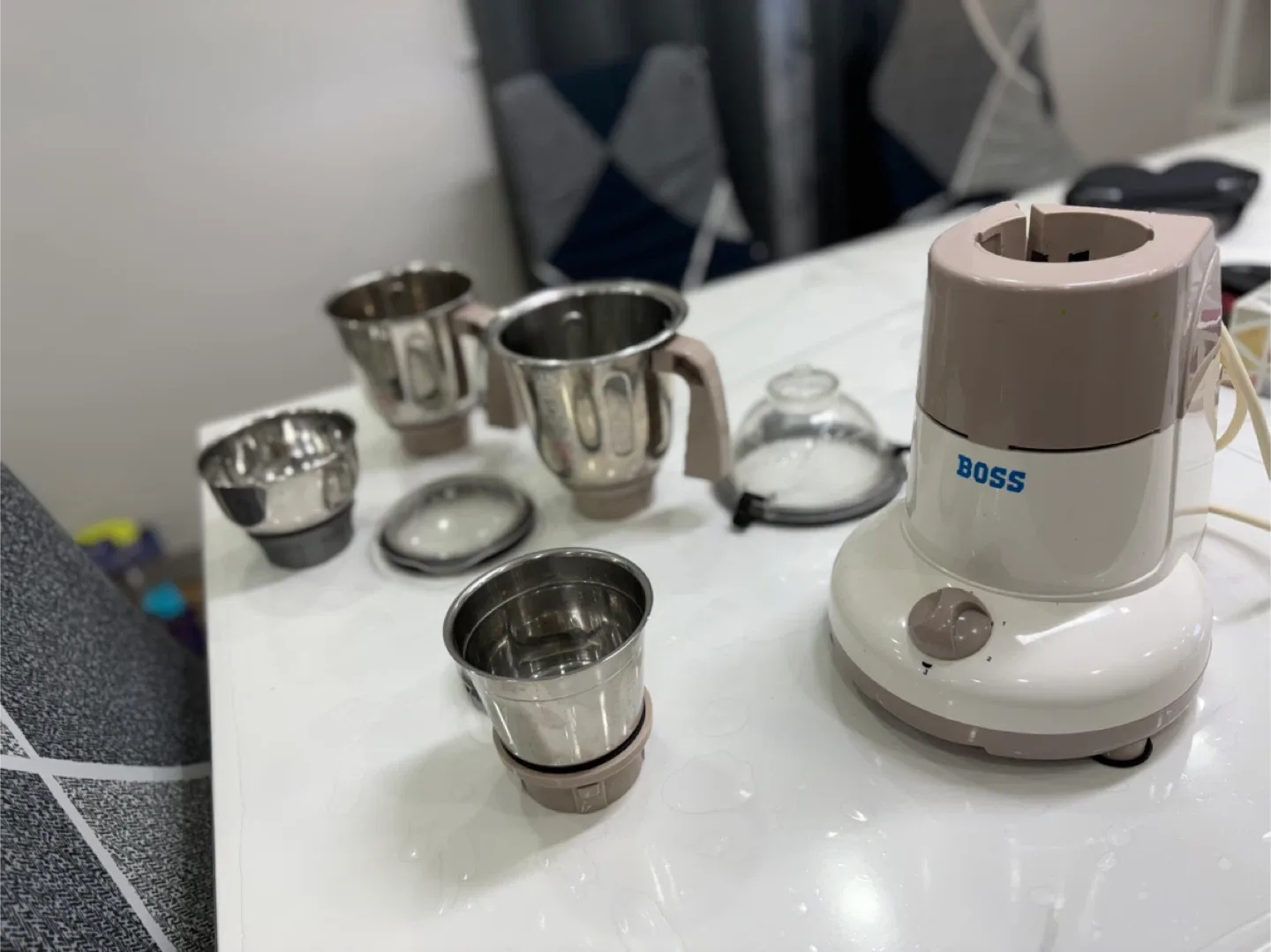 Boss Mixer Grinder with Jars image indicator(2)