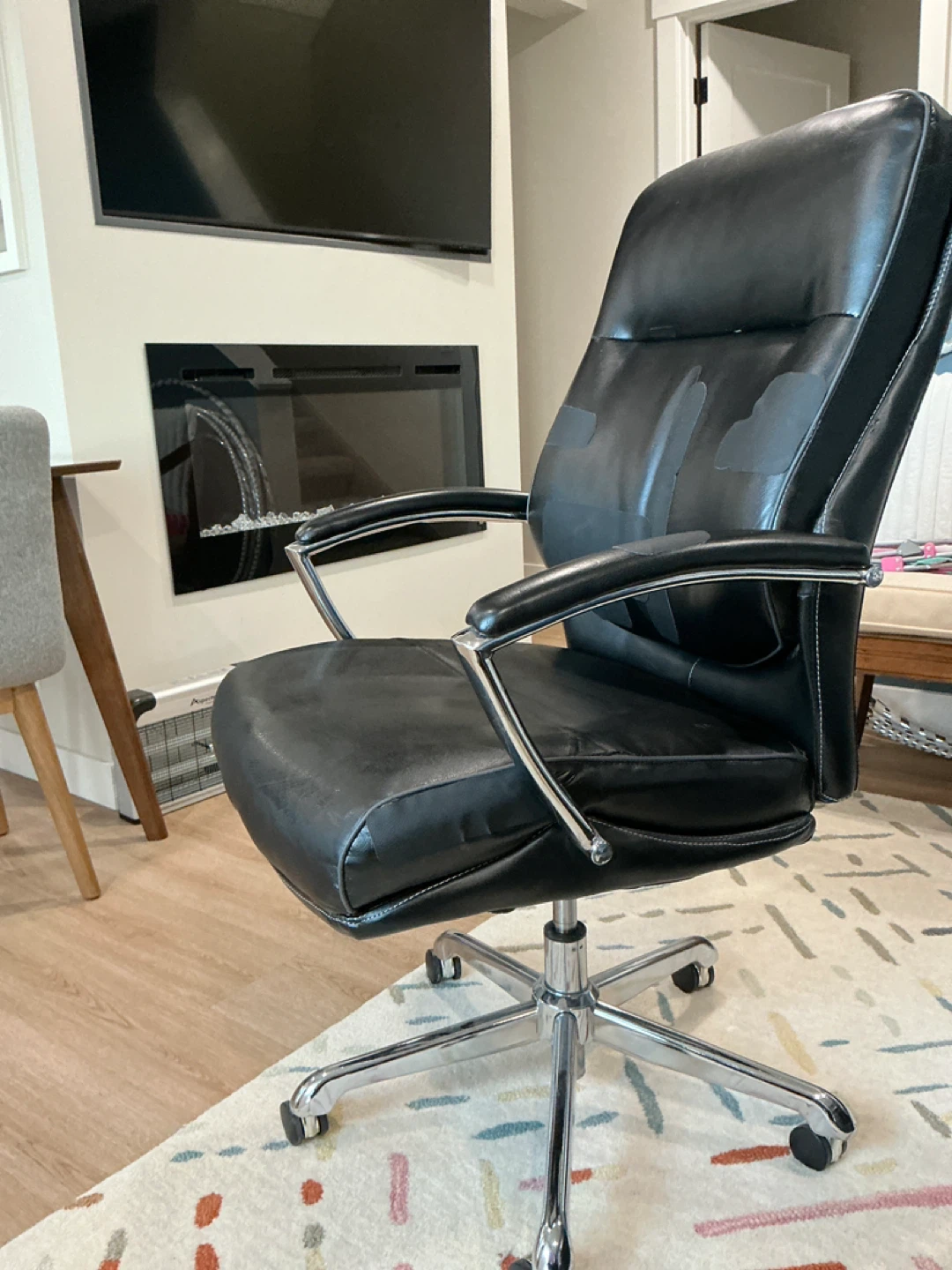 Black office chair