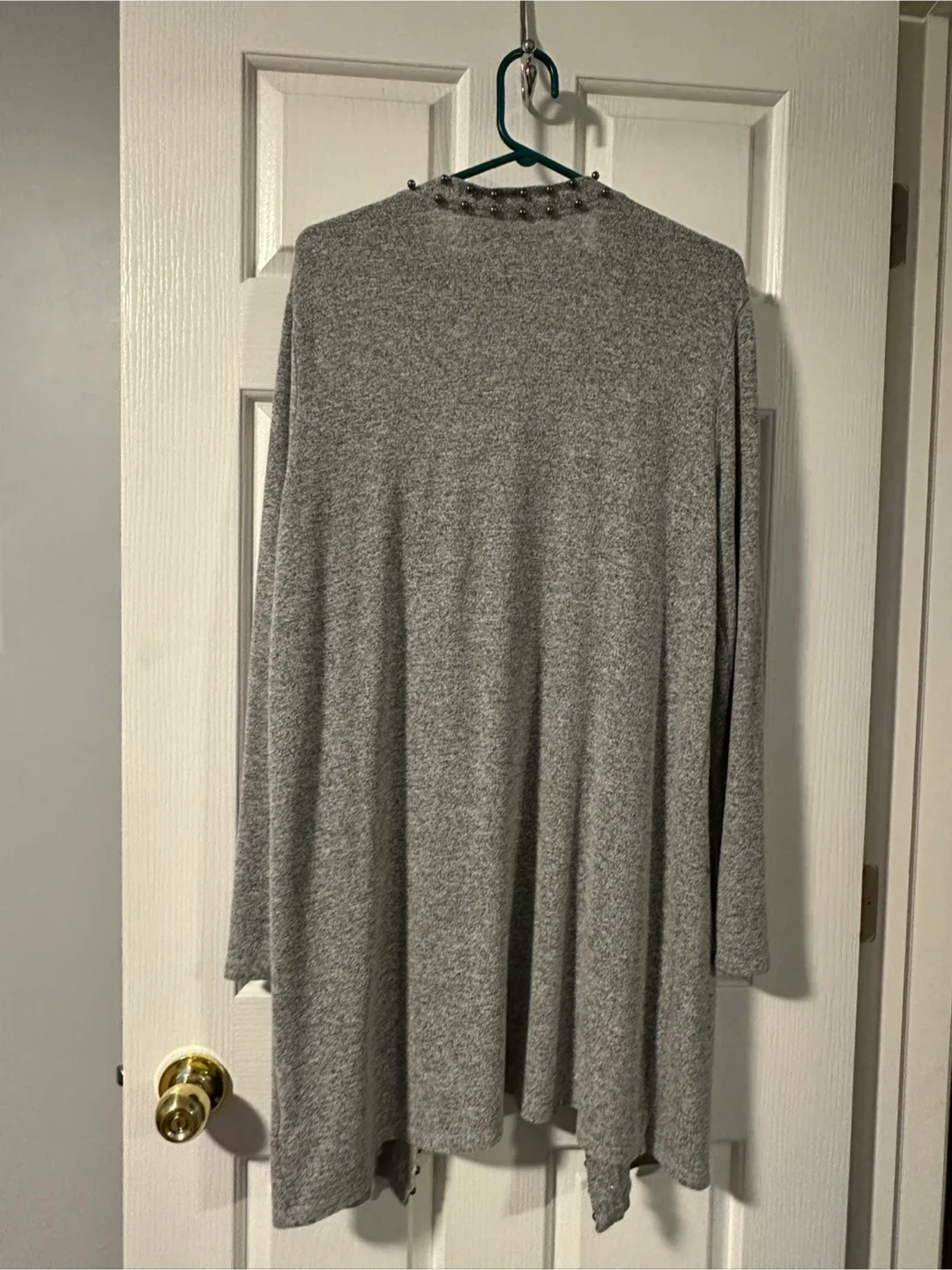 Super pretty Grey Cardigan - size large image indicator(5)