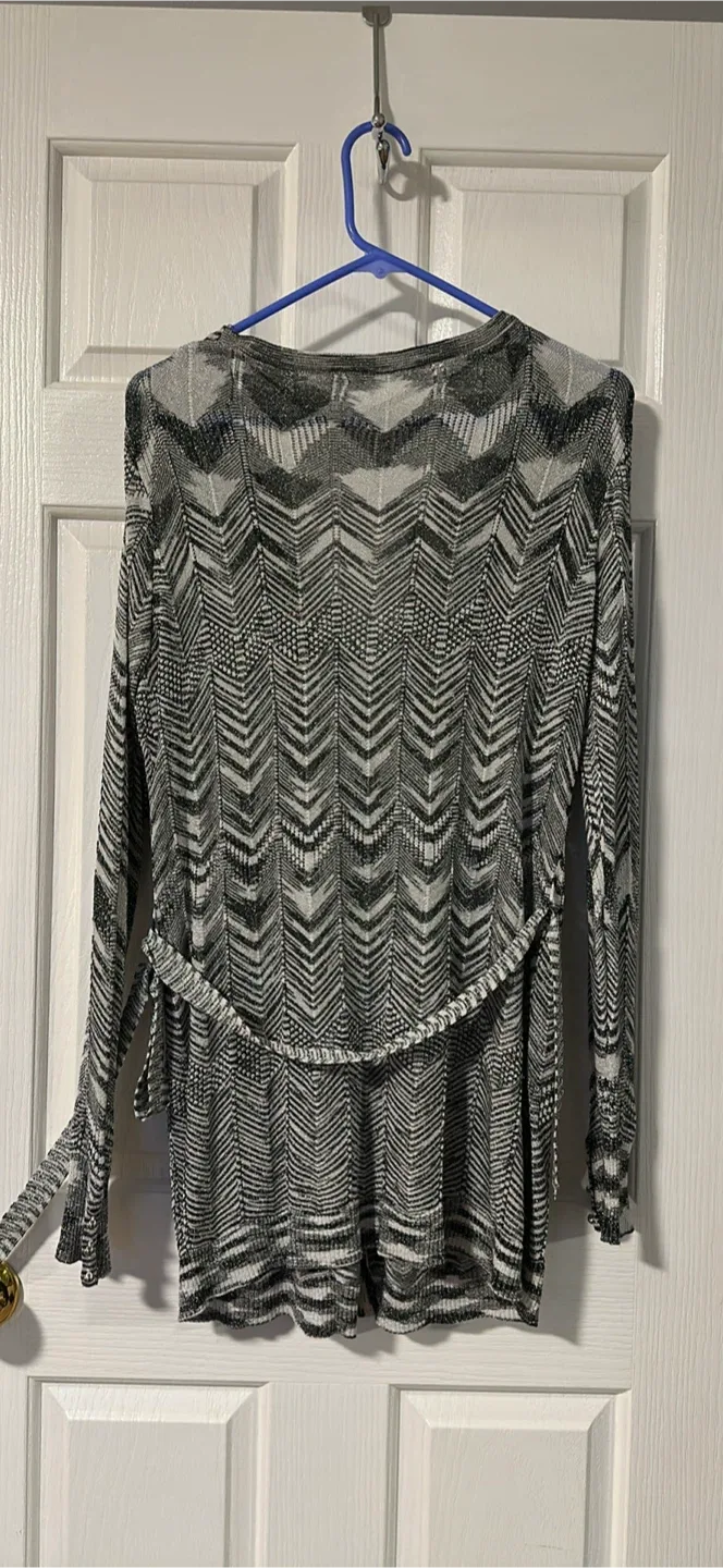 Beldini XL Cardigan - Black & White image indicator(4)