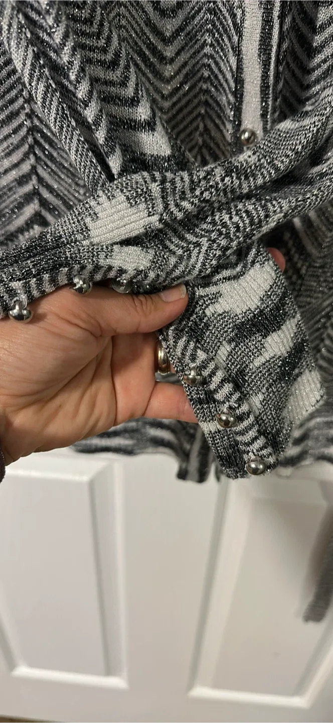 Beldini XL Cardigan - Black & White image indicator(2)