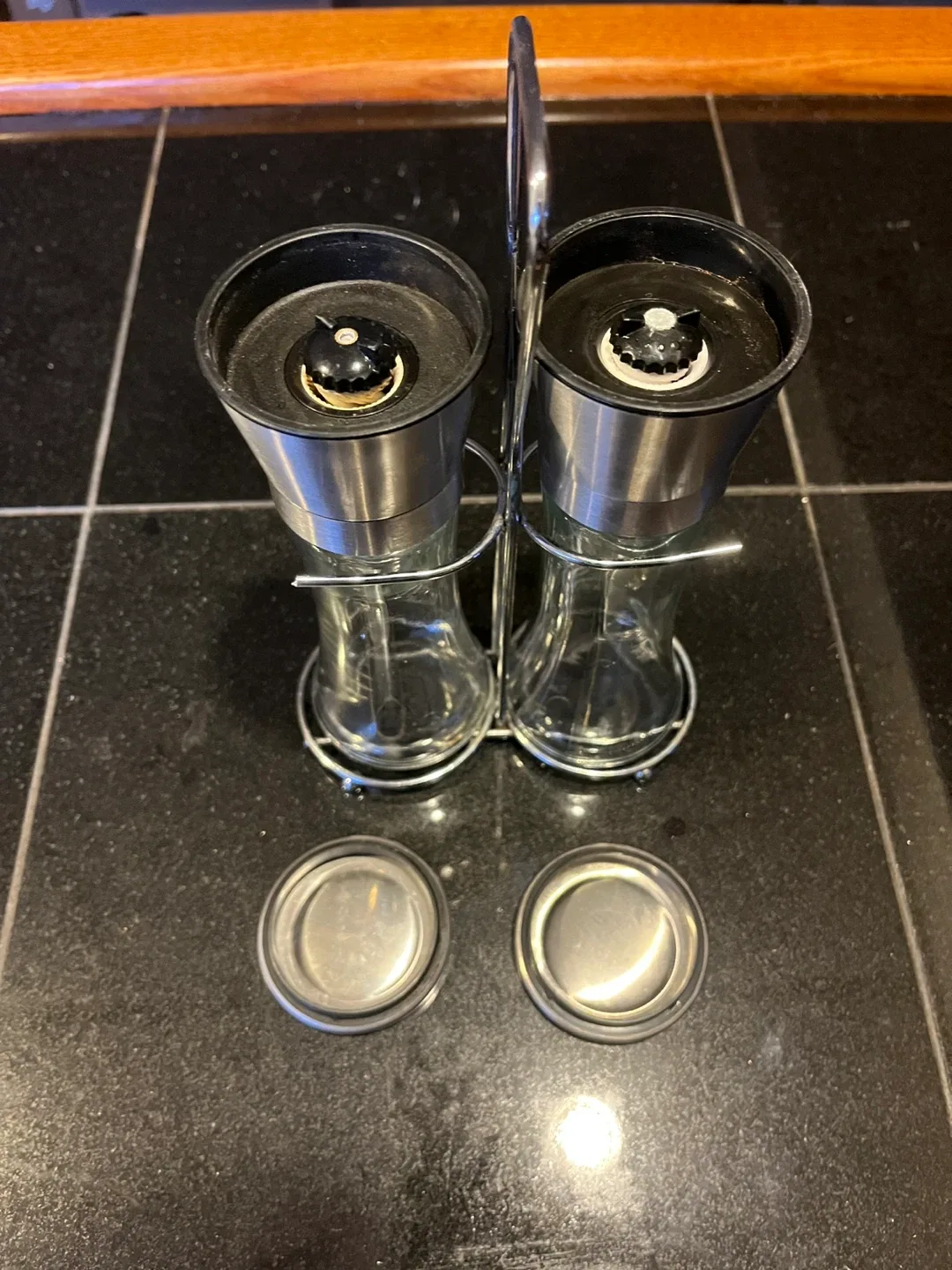 Salt and Pepper Grinder Set image indicator(2)
