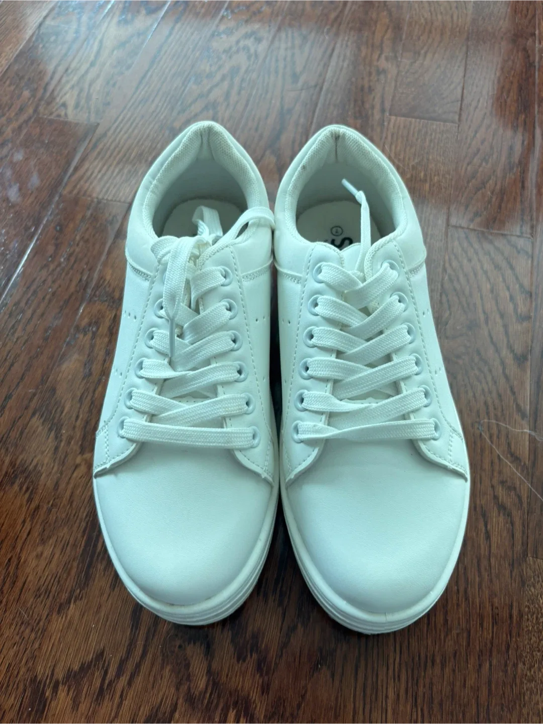 White Sneakers image indicator(3)