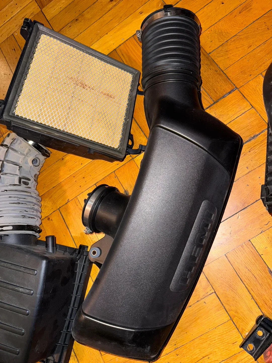 HEMI Air Intake System-dodge Durango 2024 image indicator(3)