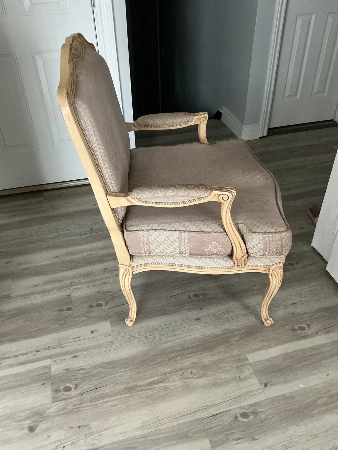 ✨ Antique Wood Frame Wingback Chair-DYI✨ image indicator(3)