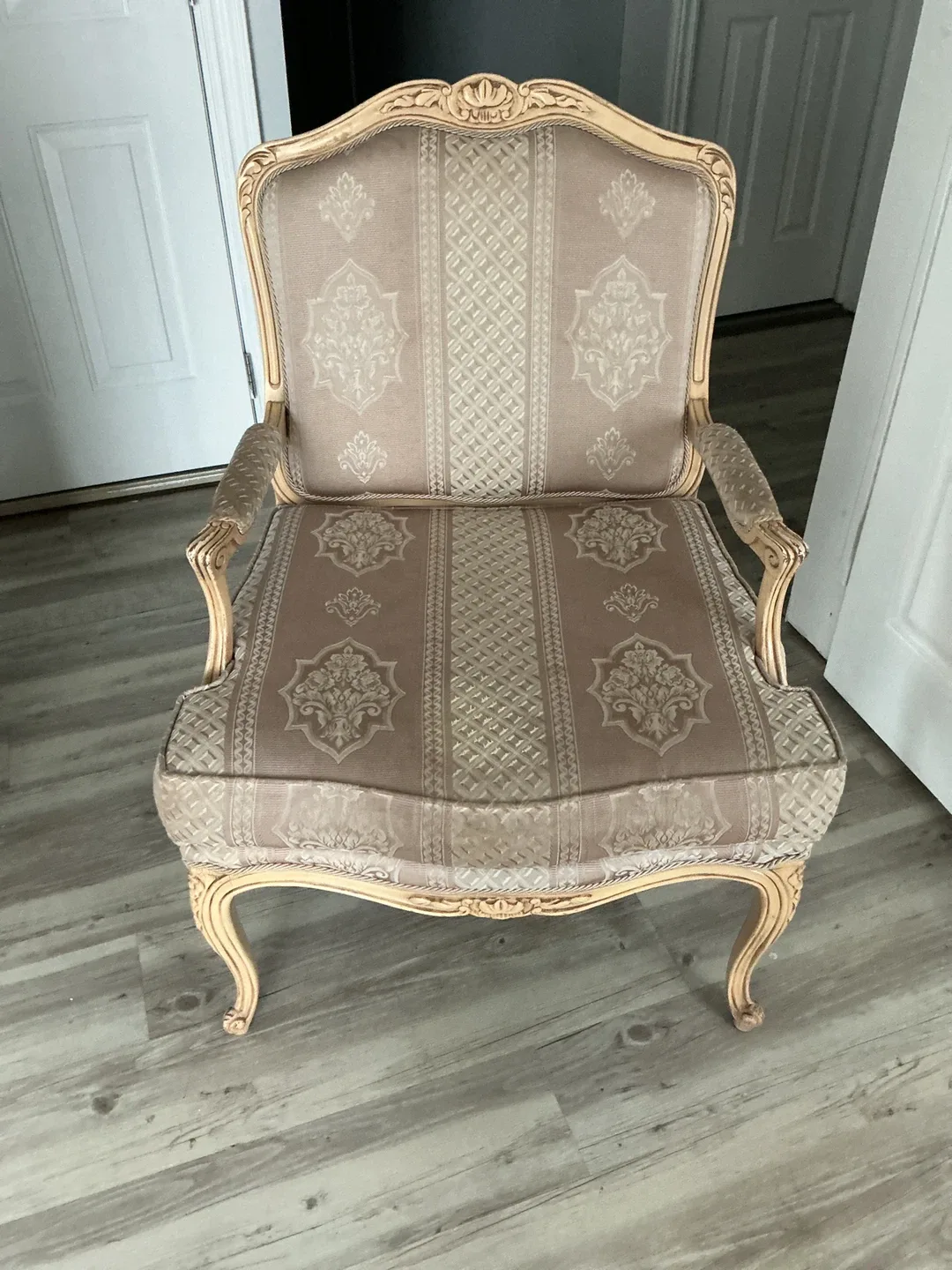 ✨ Antique Wood Frame Wingback Chair-DYI✨