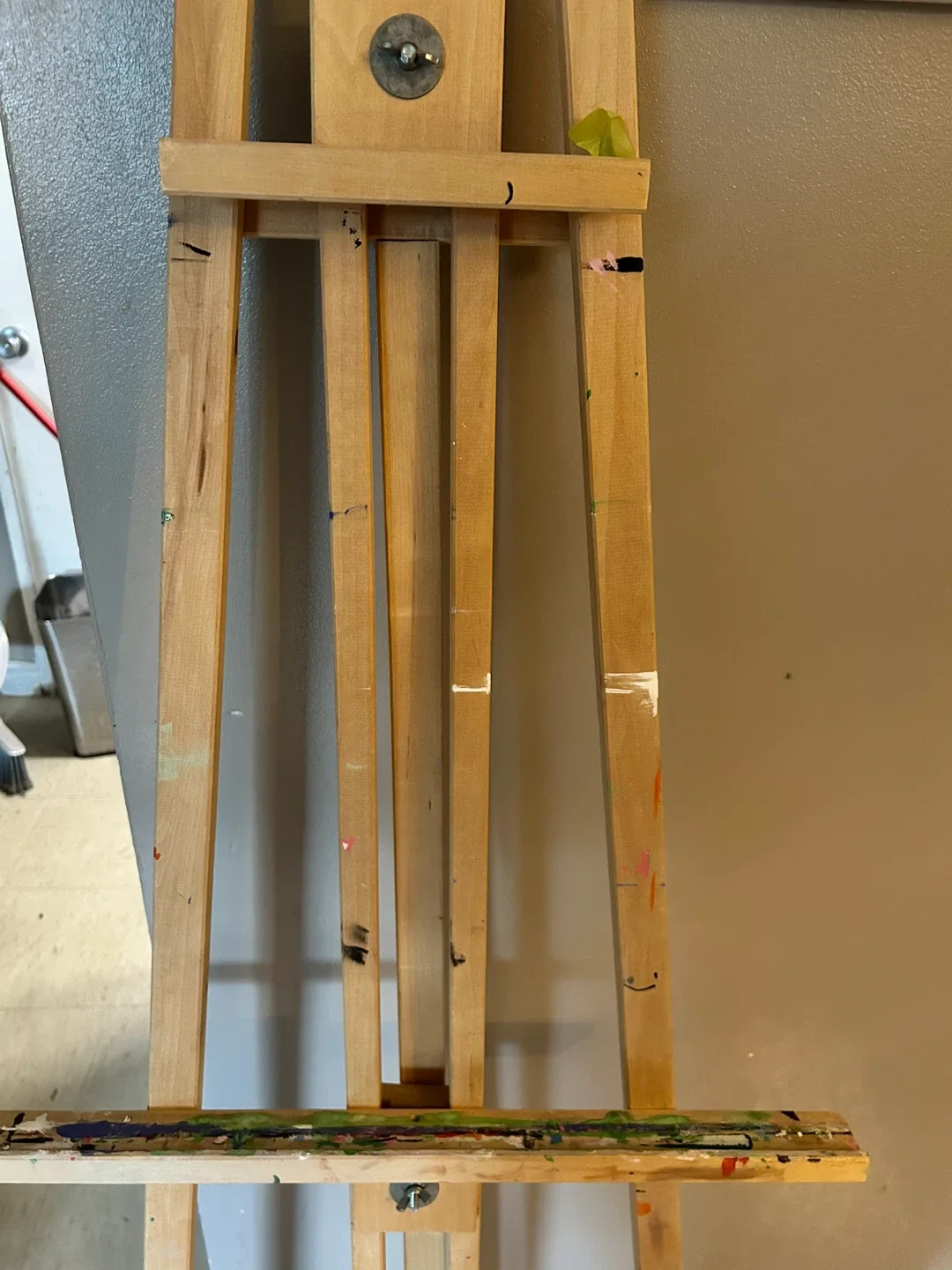 Wooden Artist Easel image indicator(2)