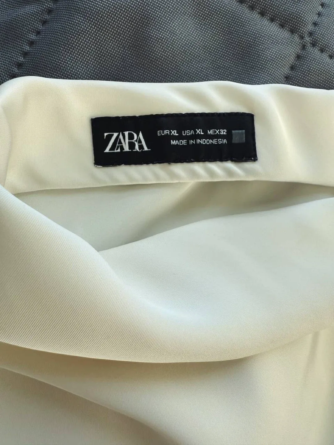 ZARA Satin Midi Skirt (XL) image indicator(2)