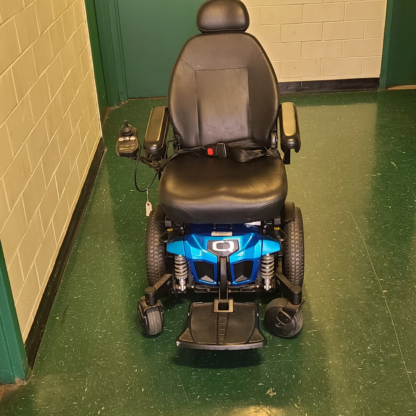 Quantum Rehab Edge 3 Power Wheelchair - photo 2