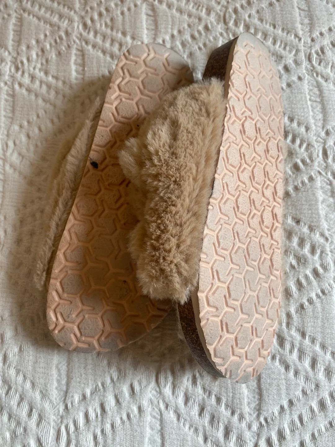 Fuzzy Beige Slippers Size 6 image indicator(2)