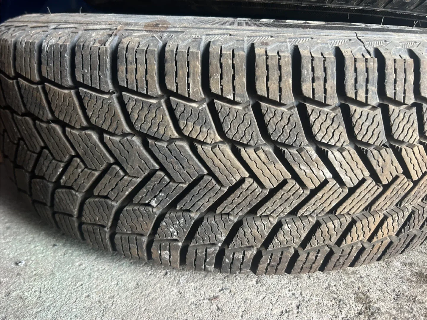 Used Winter Tires 225/65R17 image indicator(4)