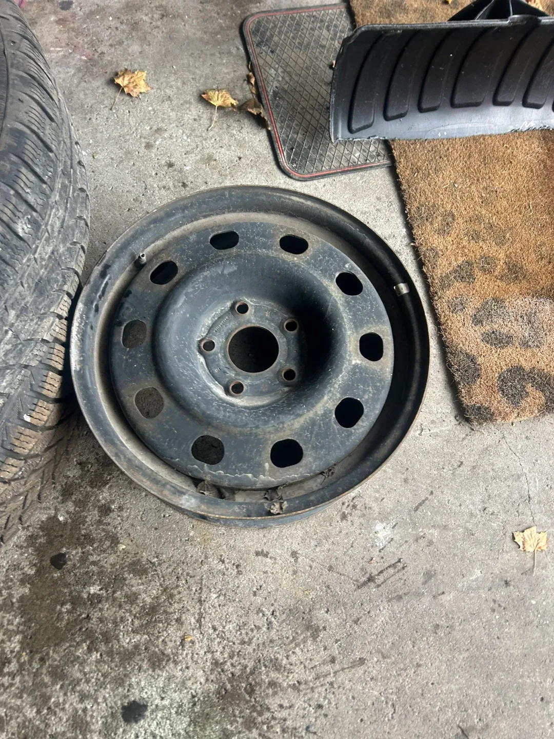 Used Winter Tires 225/65R17 image indicator(6)