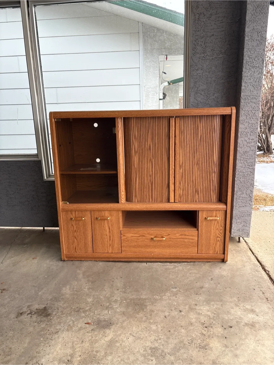 Oak TV Stand/Entertainment Unit