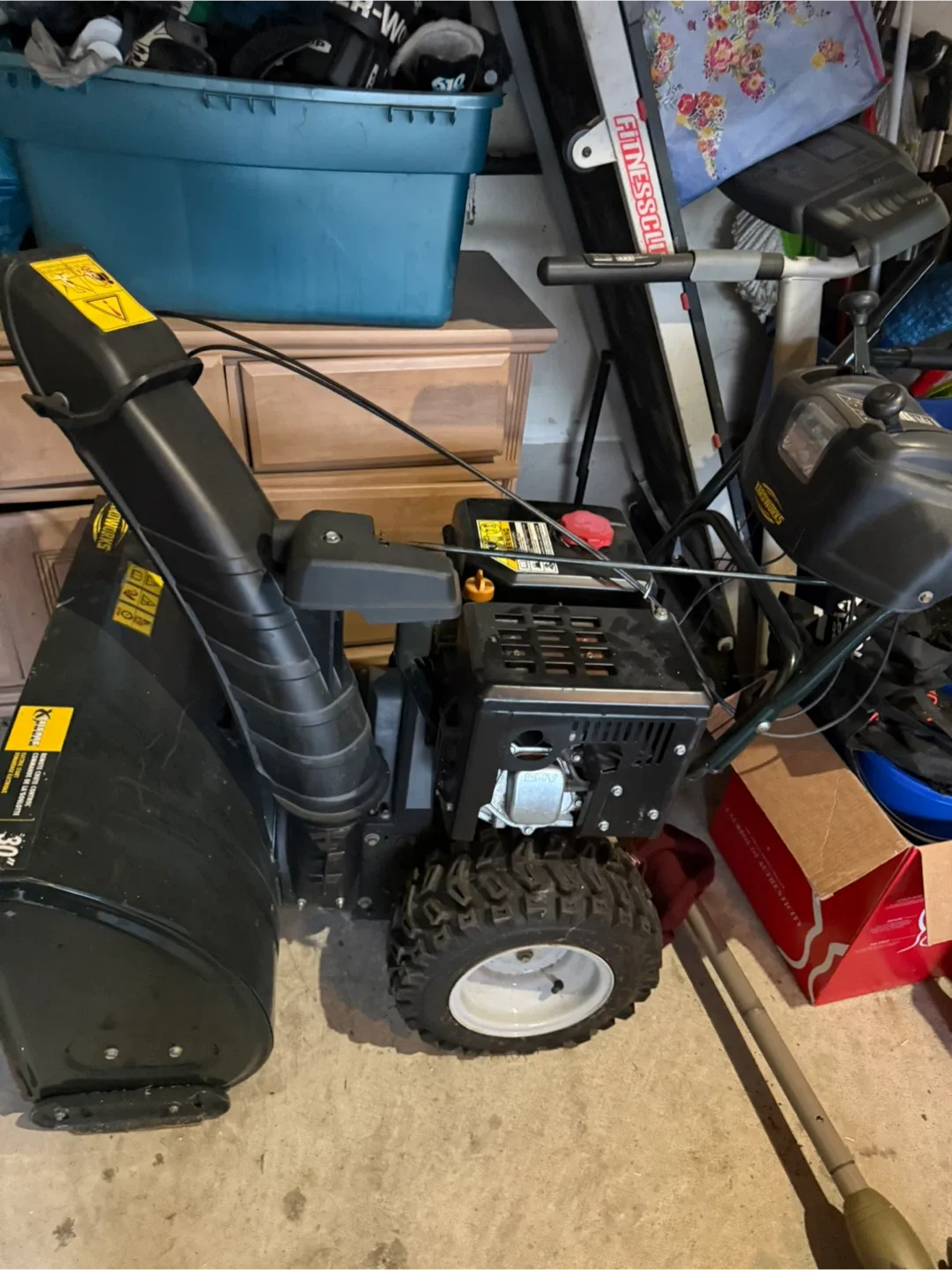 Yardworks Xtreme 30" Snowblower image indicator(2)