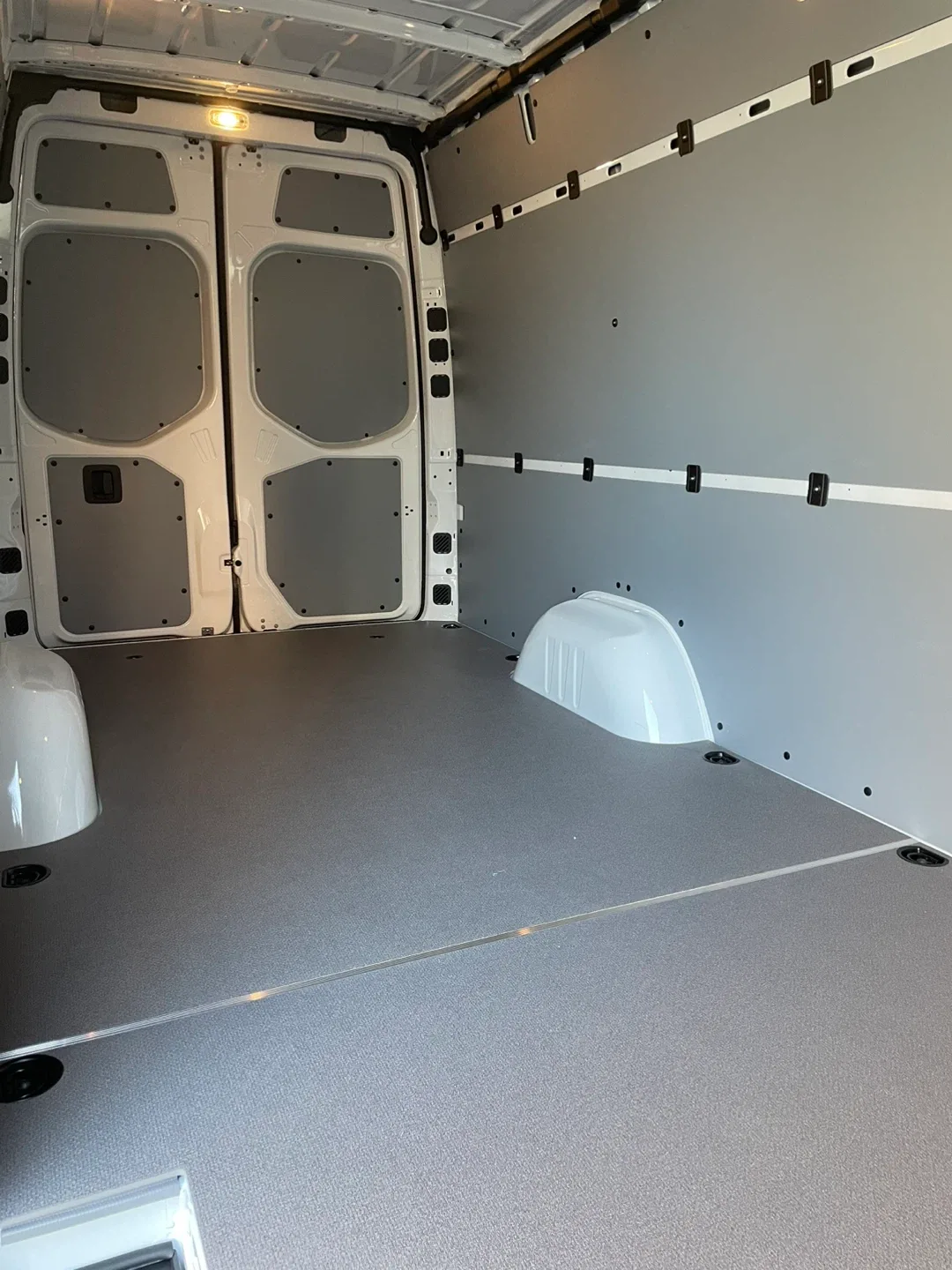 Mercedes-Benz Sprinter 2500 Cargo Van image indicator(4)