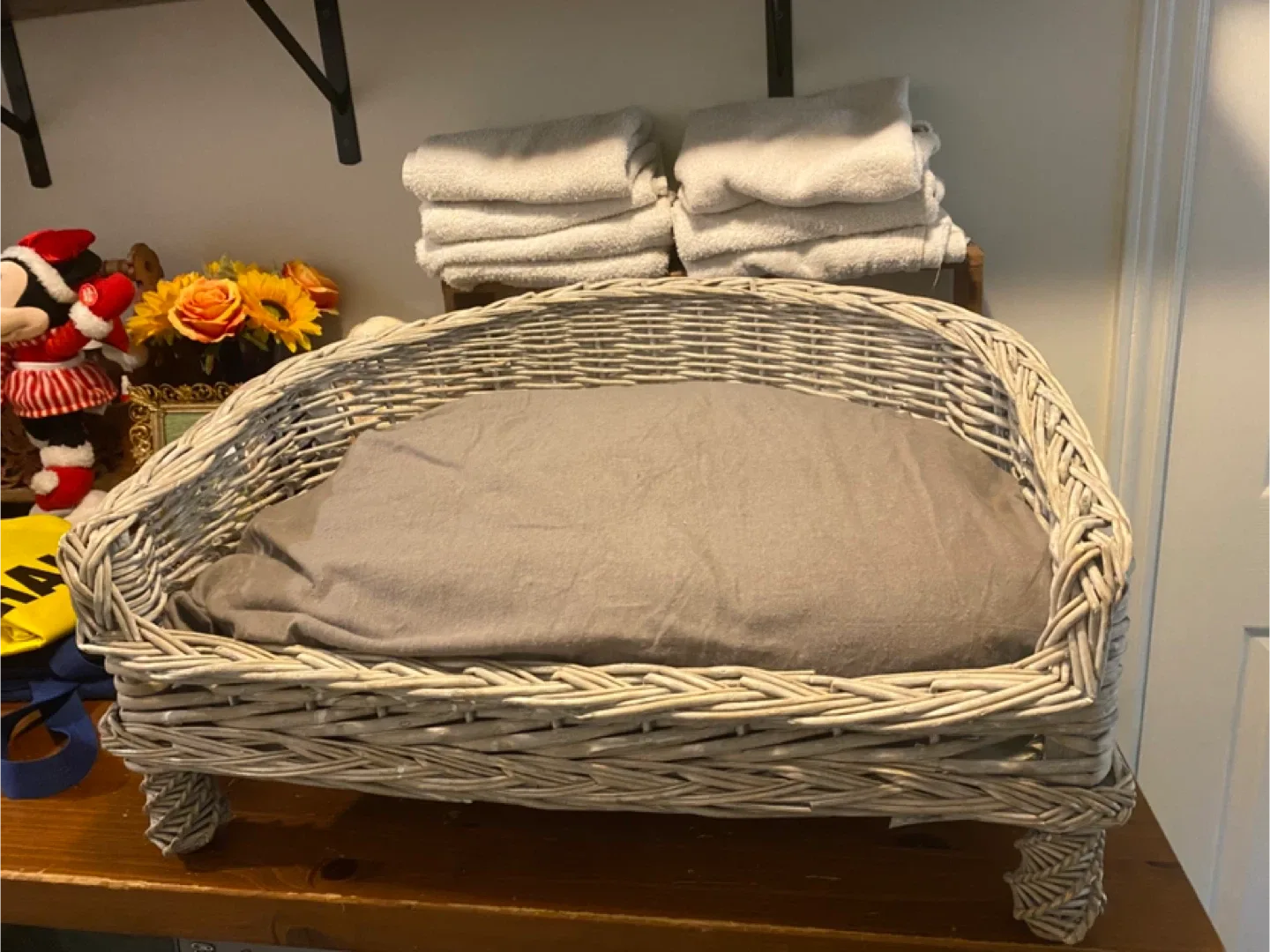 Wicker Pet Bed with Cushion image indicator(3)