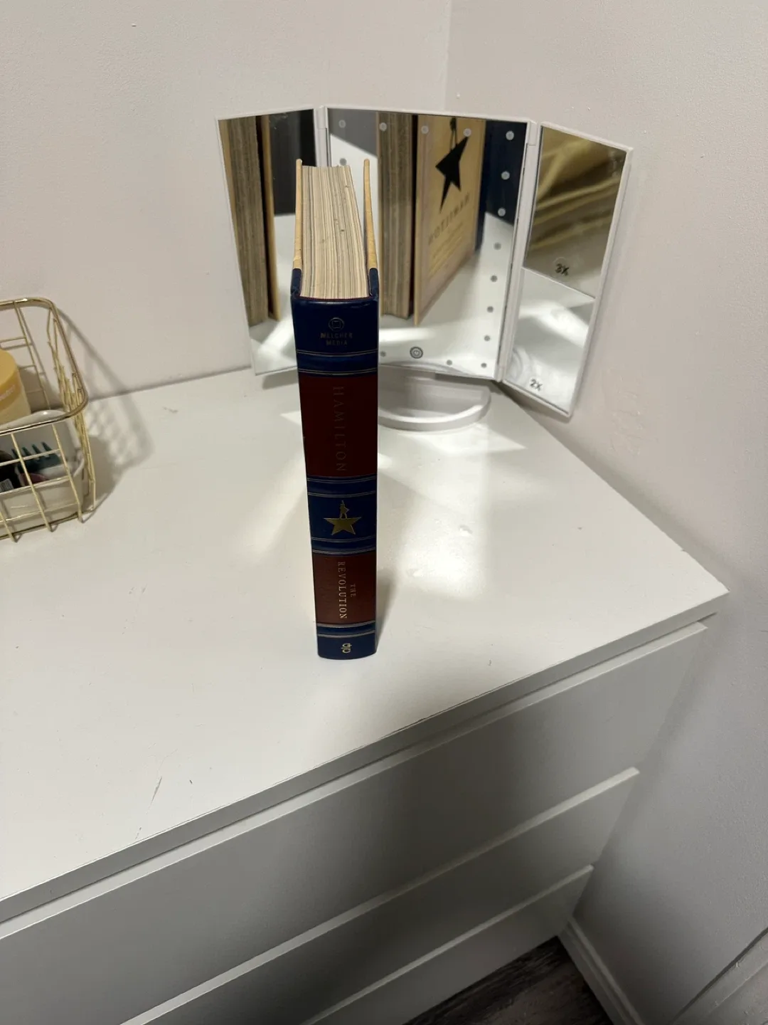 Hamilton: The Revolution by Lin-Manuel Miranda image indicator(4)